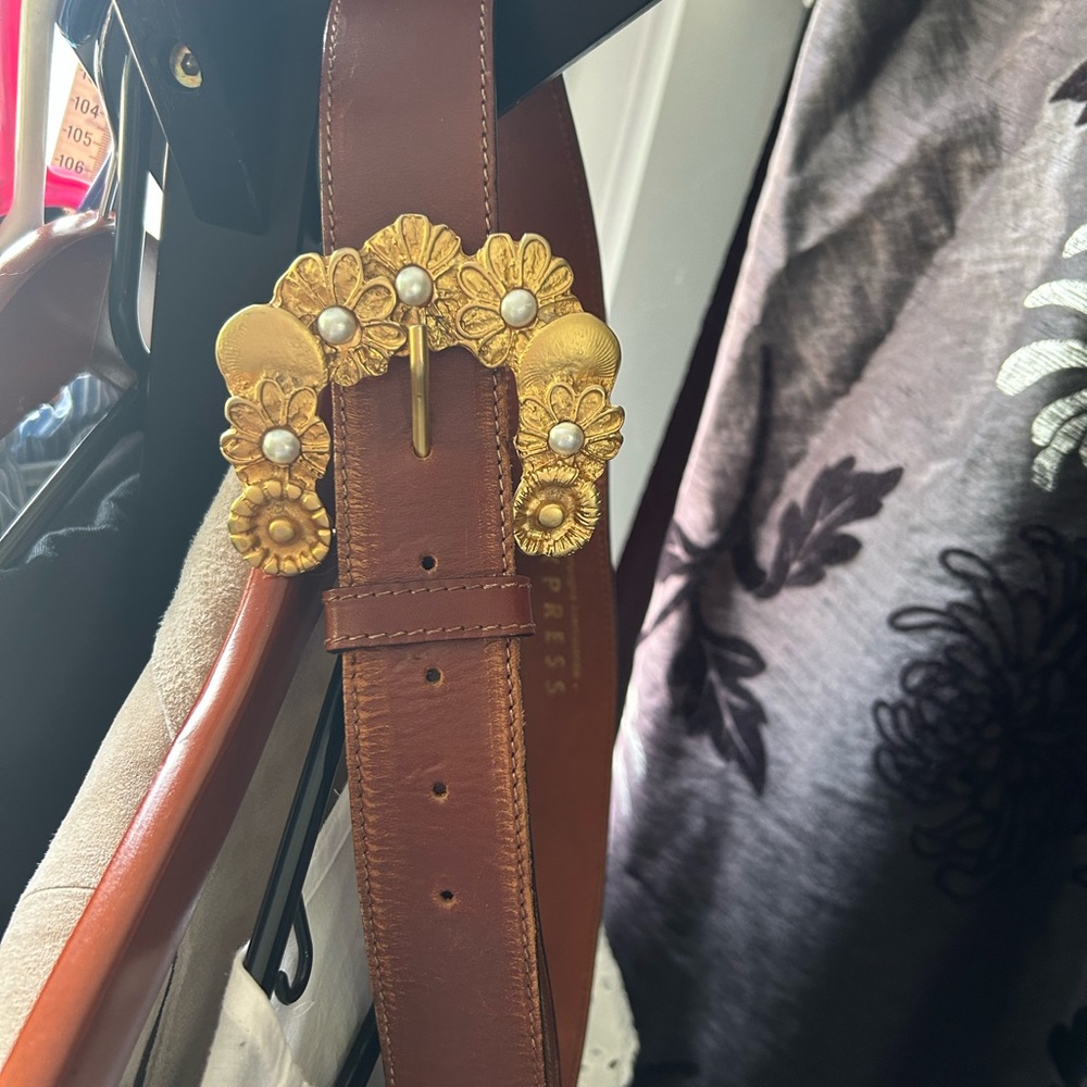 Express leather belt with pearl embellishment